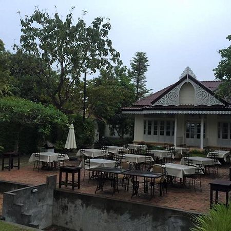 Aunruen Residence & Restaurant Warin Chamrap Exterior foto